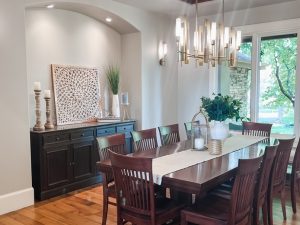 Staging a dining room with table centerpiece